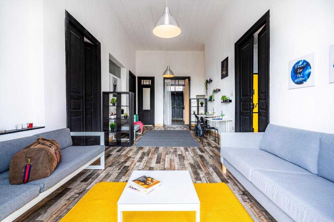 Bee Hostel Lemesós Eksteriør bilde